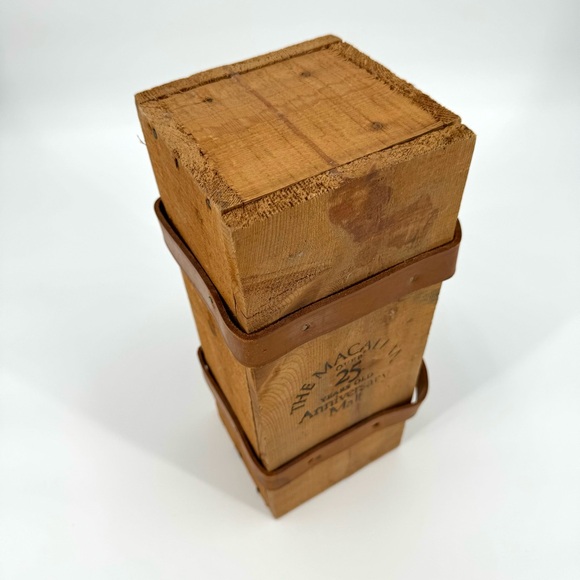 Vintage MaCallan 25 Anniversary Leather Belted Wooden Box - Picture 4 of 10